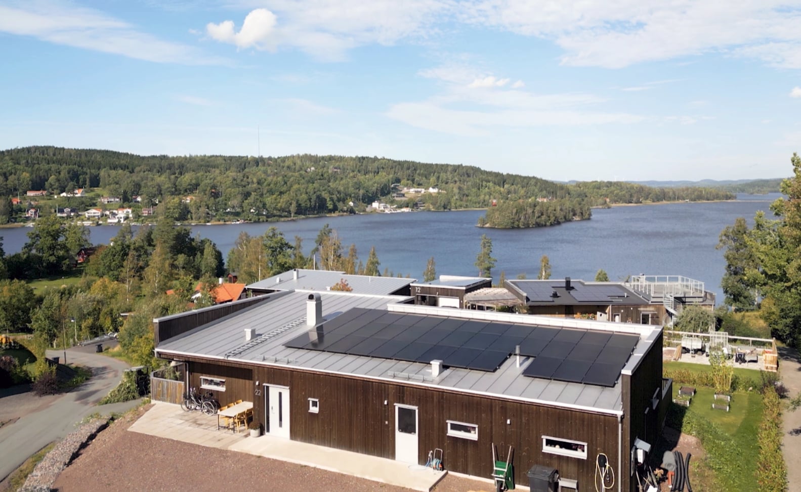 Solcellsinstallation på villatak i Bunn