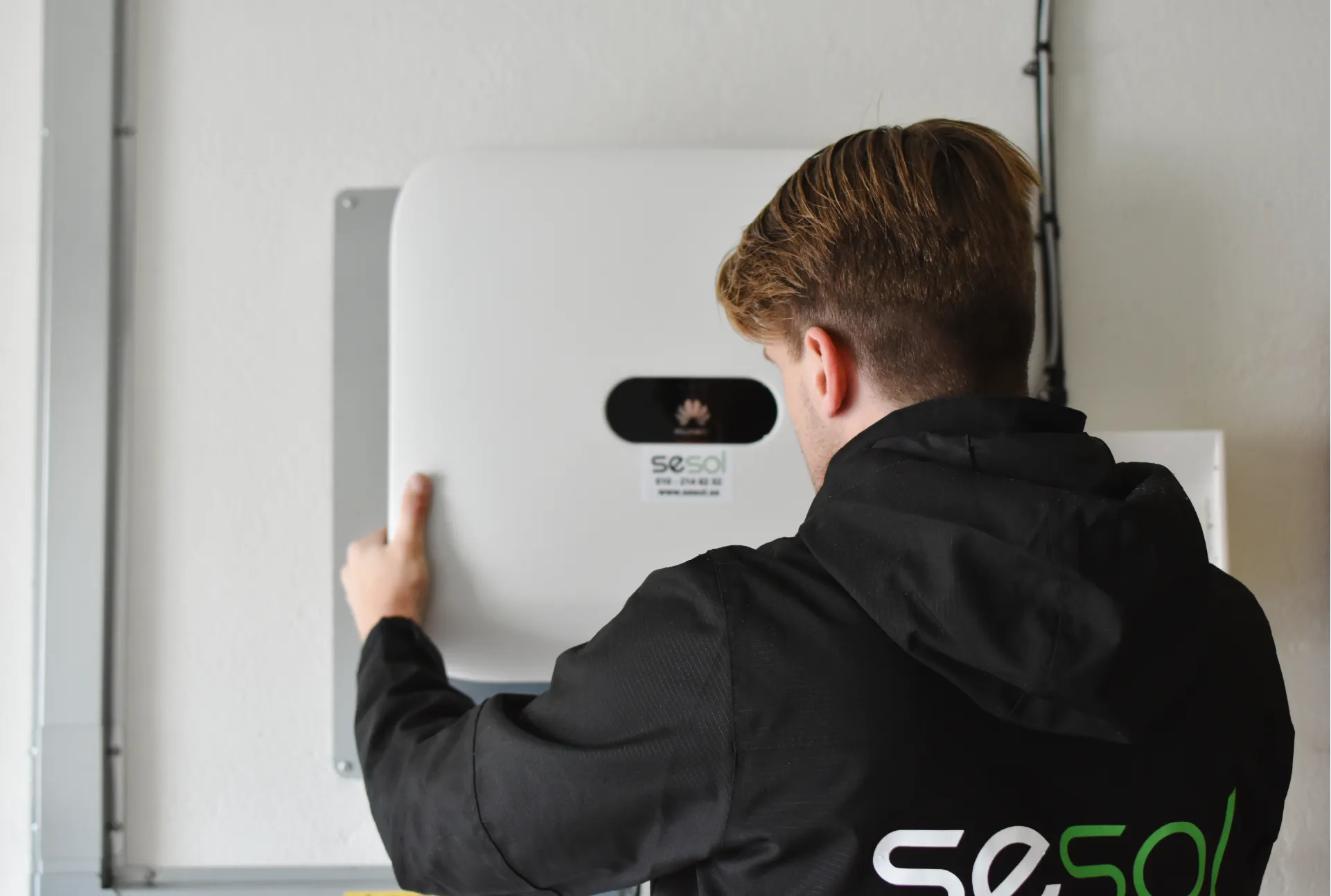 Elinstallation av Huawei växelriktare Sun